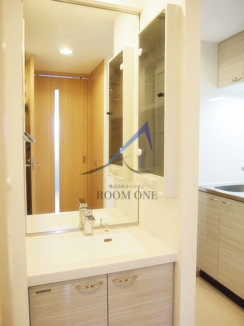 洗面設備　独立洗面台です。