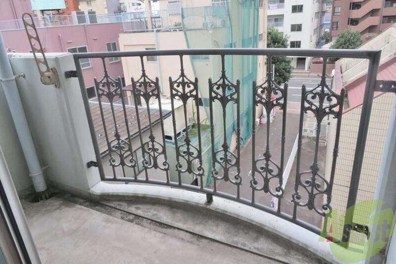 バルコニー　バルコニーは広くて洗濯物も干しやすそうです。