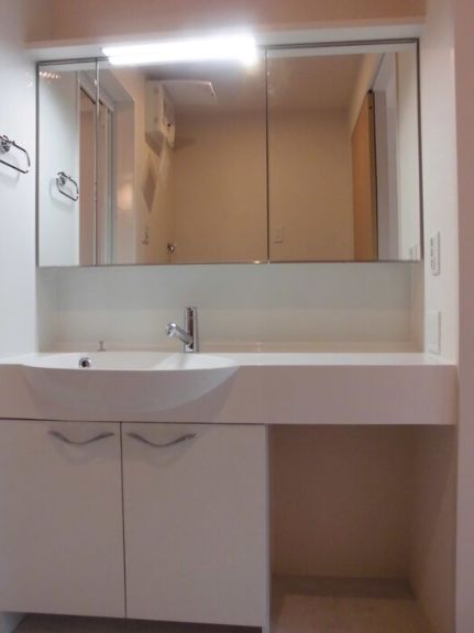 洗面設備　独立洗面台です