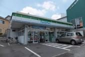 コンビニ　ファミリーマート小金原八丁目店（コンビニ）まで635m