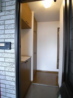 玄関　玄関内・入ってすぐは廊下なのでお部屋はみえません♪