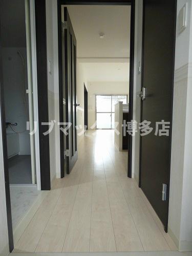 玄関　オシャレで重厚感のある外観★