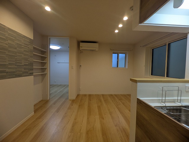 居室・リビング　同物件別号室