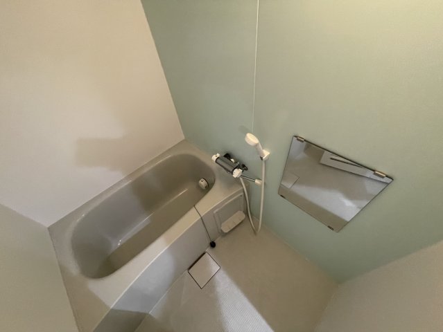 バス・シャワールーム　同物件別タイプのお写真です。