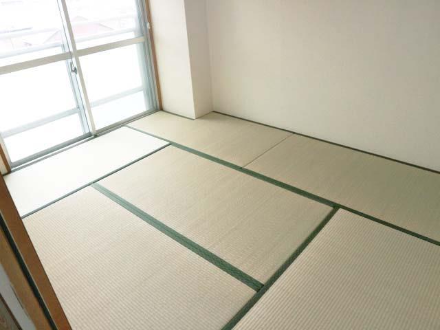 ロイヤルコーポ姫路栗山町の内装写真