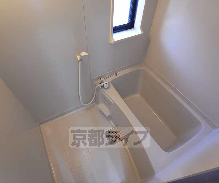 バス・シャワールーム　清潔感のある浴室です。