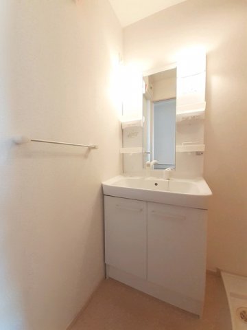 洗面設備　スペースが確保できる洗面所です