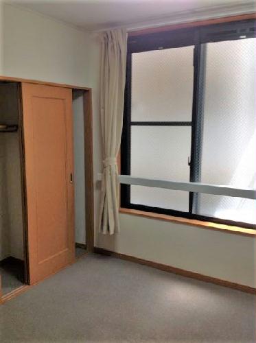 居室・リビング　1Fはフローリング、2F以上は絨毯になります。