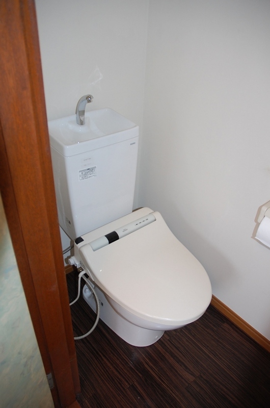 トイレ　ウォシュレット付き