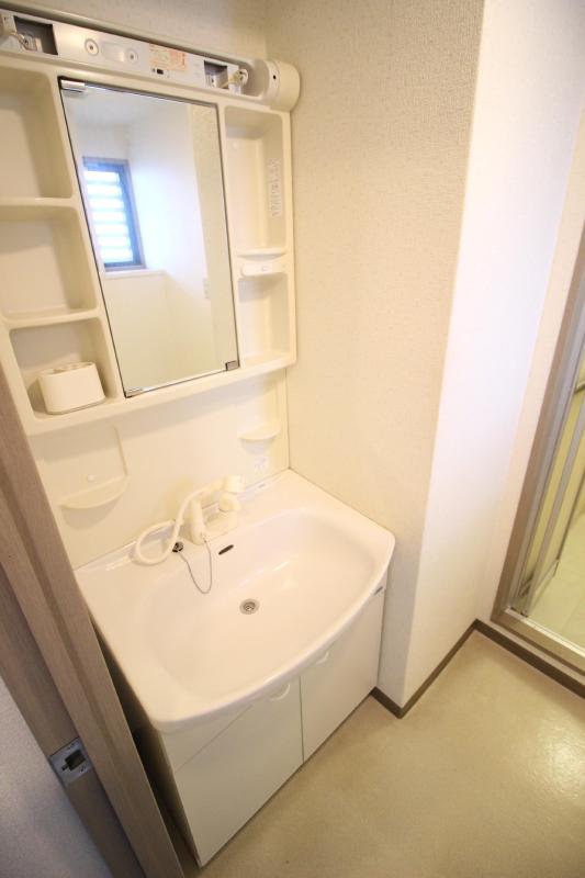 洗面設備　シャワー洗面台付き