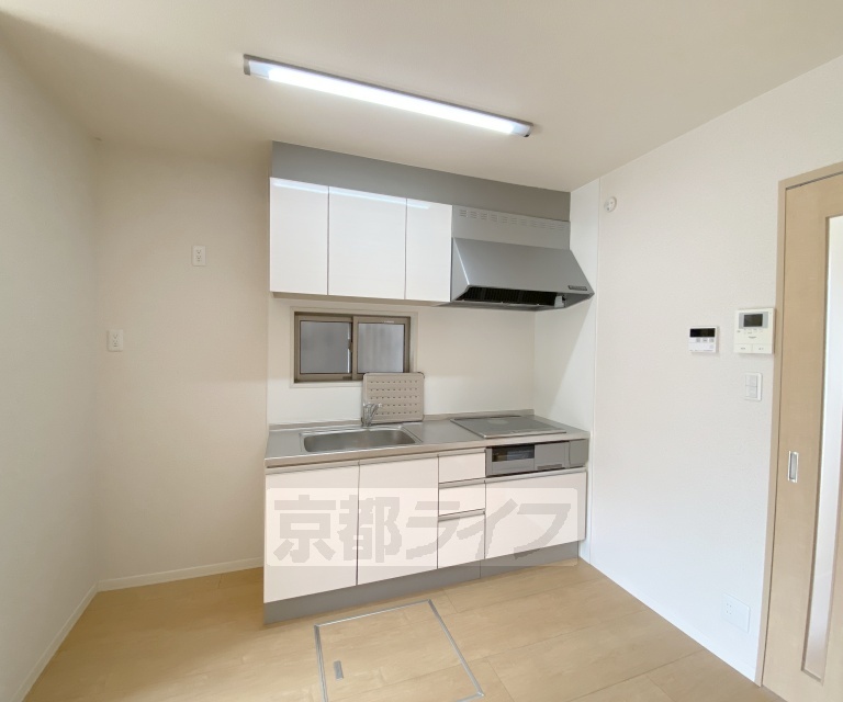 キッチン　３口コンロのシステムキッチンでお料理もしやすいです・