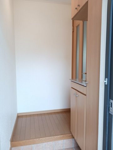 玄関　収納もある玄関です