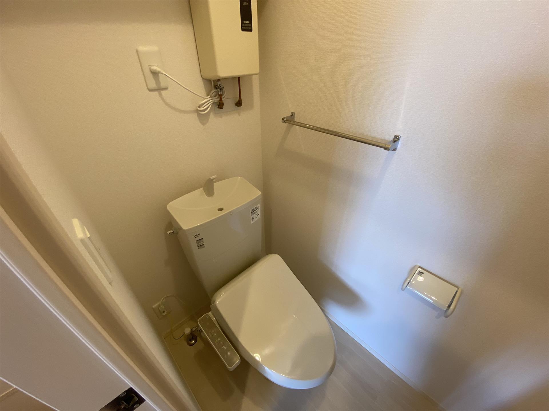 トイレ　温水洗浄暖房便座付トイレ