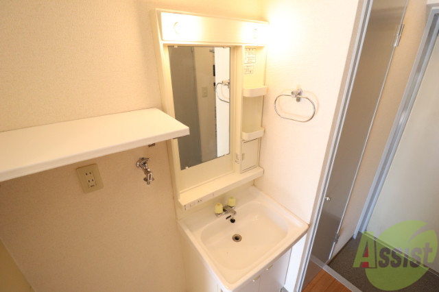 洗面設備　シンプルな独立洗面台