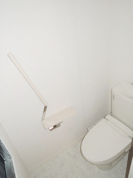 トイレ　嬉しい温水洗浄便座♪