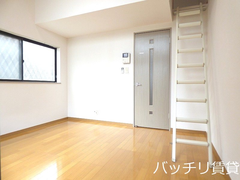 居室・リビング　別号室タイプの為、現状を優先致します。