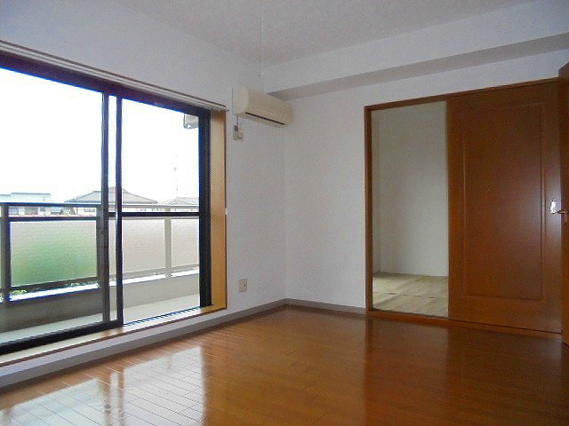 居室・リビング　※写真は203号室です