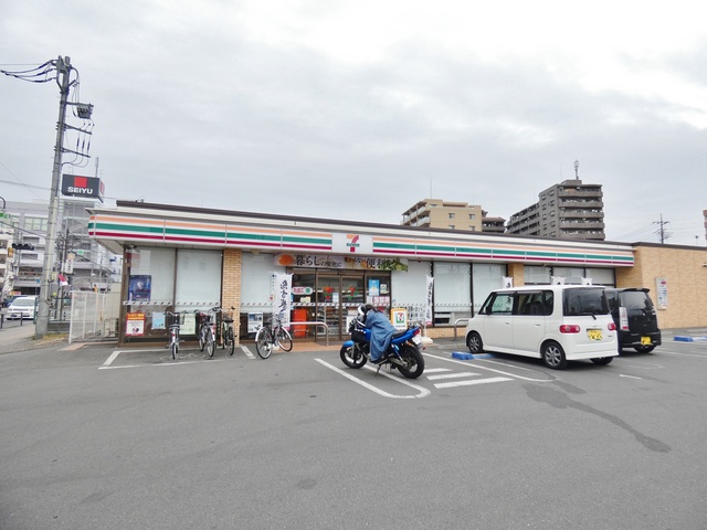 コンビニ　セブンイレブン福生駅前東口店（コンビニ）まで645m