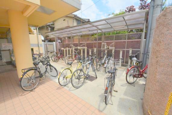 駐車場　あなたの大事な自転車も安心してとめることができますね。