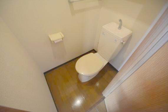 トイレ　清潔感のあるトイレは、誰もがリラックスできる空間です。