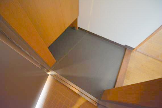 玄関　落ち着いたおしゃれな玄関です。