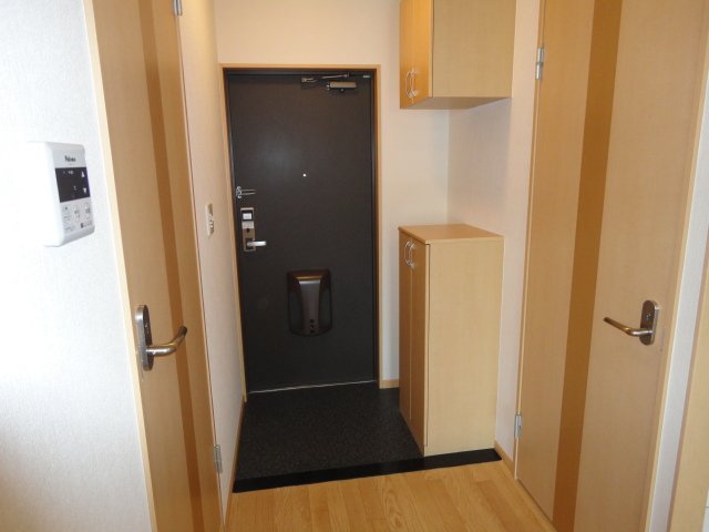 玄関　玄関(人感センサーライト)