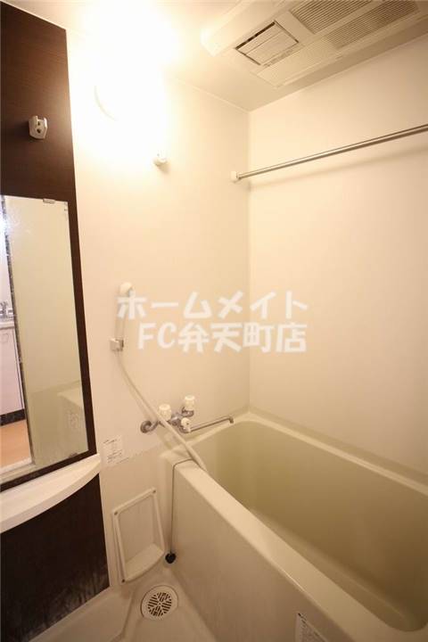 バス・シャワールーム　コンパクトで使いやすいお風呂です