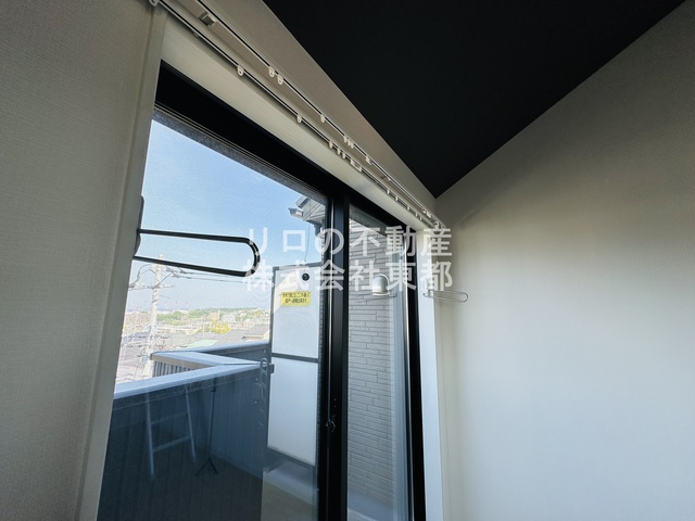 その他設備　室内物干し用金具付！雨の日や梅雨の時期に役立ちます！