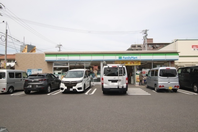 コンビニ　ファミリーマート　守山金屋一丁目店（コンビニ）まで700m