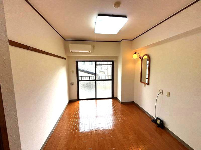 居室・リビング　別号室の写真です