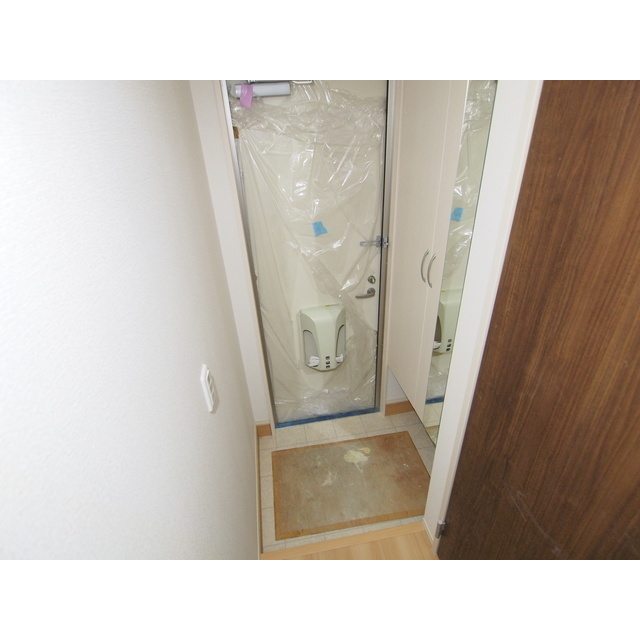 玄関　※建築中の写真です