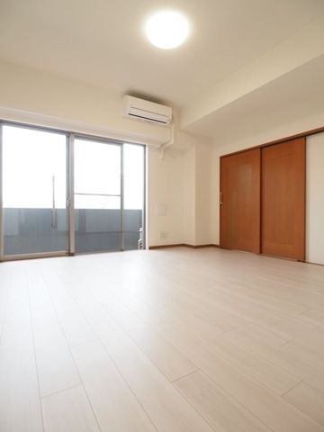 居室・リビング　内観1