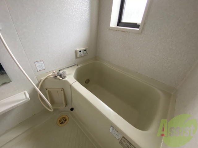 バス・シャワールーム　追い焚き機能が付いているのでいつでも温かいお風呂に入れますよ