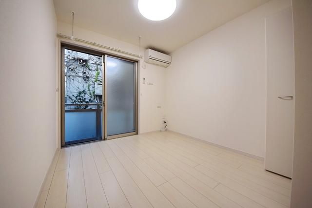 居室・リビング　★きれいなフローリングの洋室です★