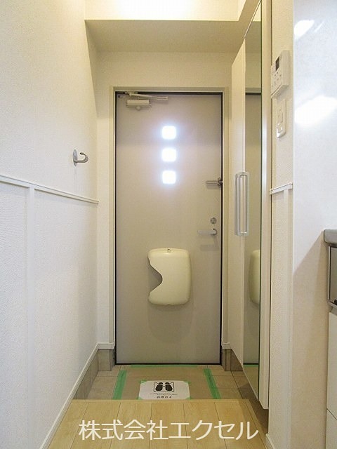 玄関　シューズBOX完備の玄関です。