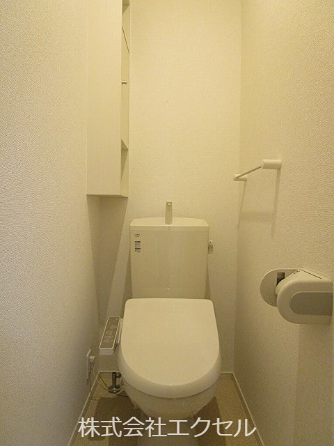 トイレ　温水洗浄便座です。