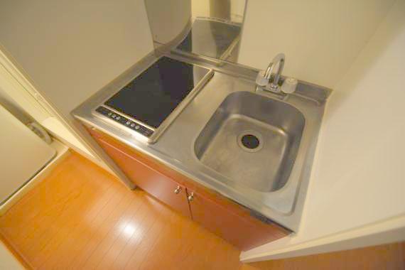 キッチン　落ち着いた色合いのキッチン。使い勝手も良いです。