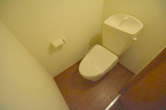トイレ　綺麗なトイレにはウォシュレット標準装備です。
