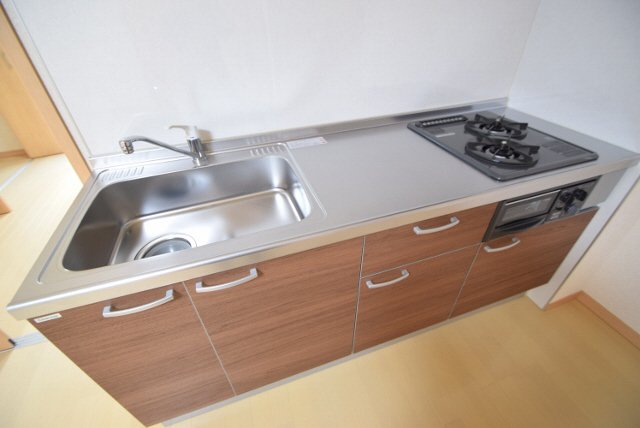 キッチン　2口のシステムキッチン完備