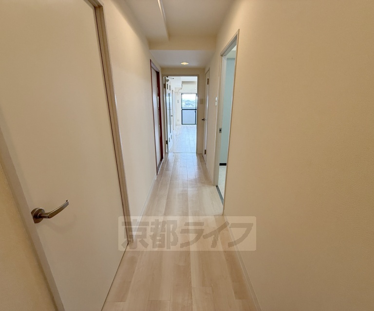 玄関　広さも充分ございます