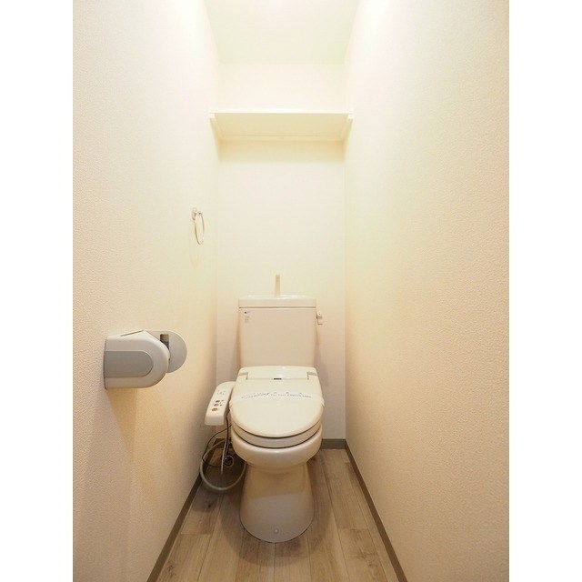 トイレ　温水洗浄便座付きトイレ