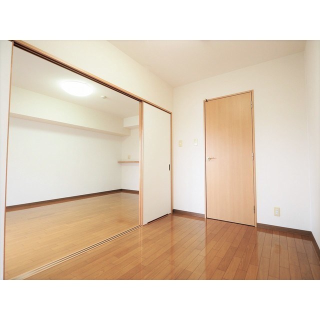 その他部屋・スペース　洋室4帖。寝室としてお使いいただけます