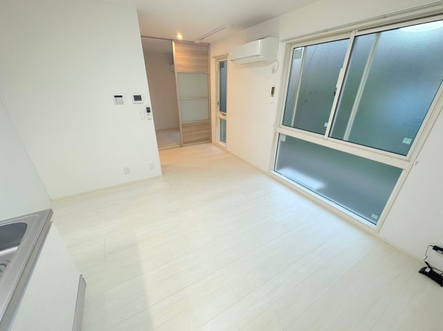 居室・リビング　明るく広々としたリビングです。