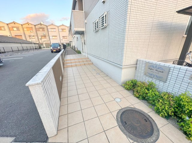 エントランス　綺麗なエントランスです。