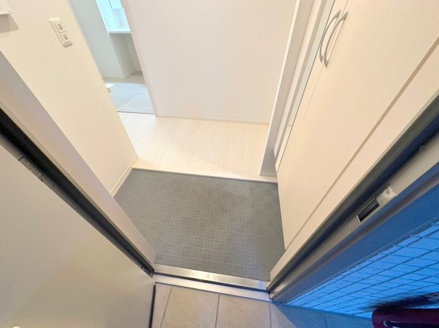 玄関　玄関が大きいと、とても解放感があります。