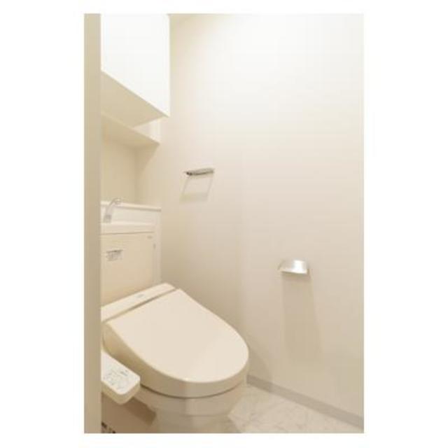 トイレ　※写真は同タイプ住戸です。