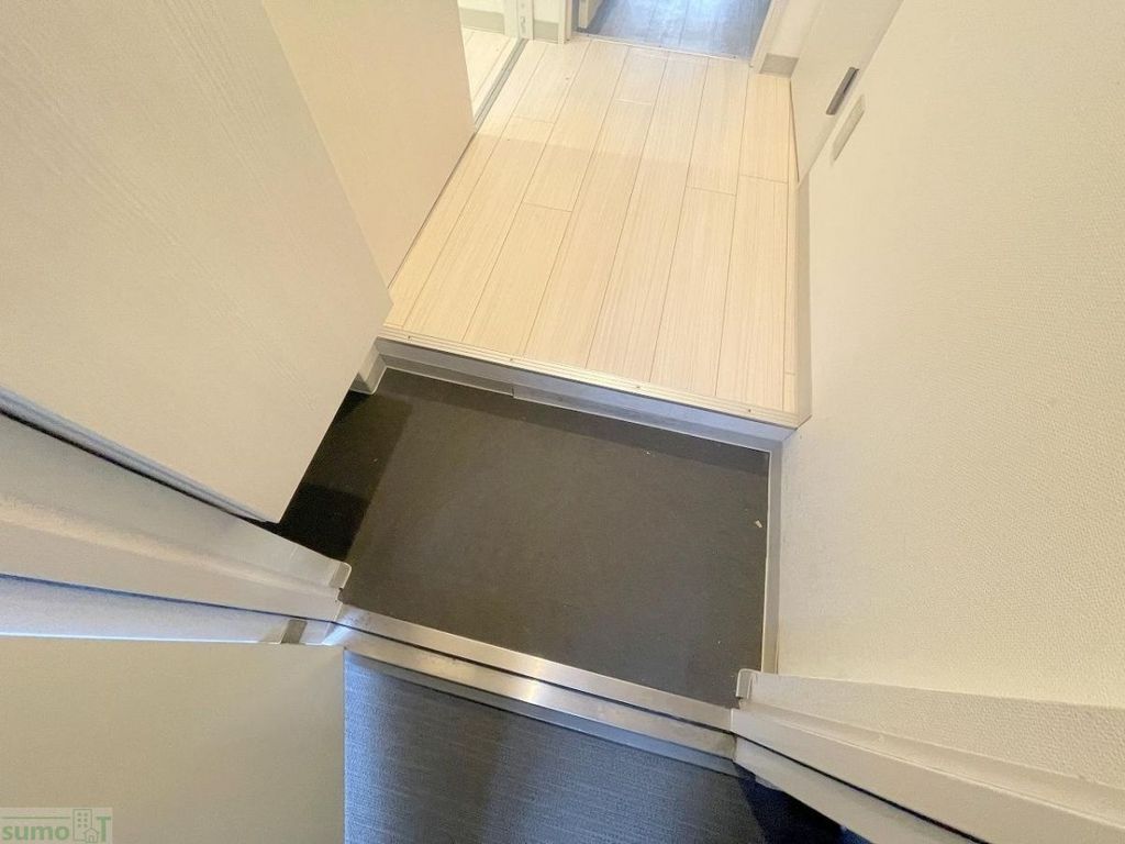 玄関　バルコニー