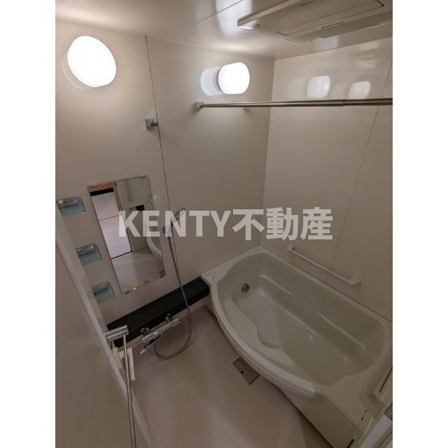 バス・シャワールーム　コンパクトで使いやすいお風呂です