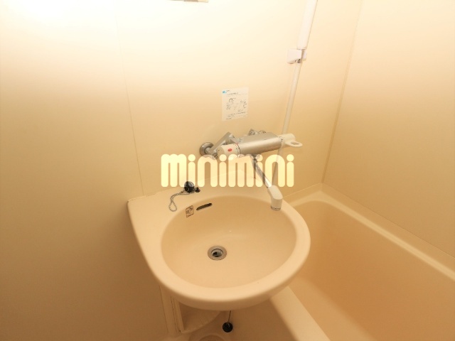 洗面設備　２点ユニットバスです。