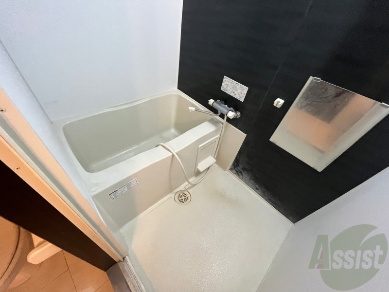 バス・シャワールーム　お風呂になります。一日の疲れを癒してくださいね。